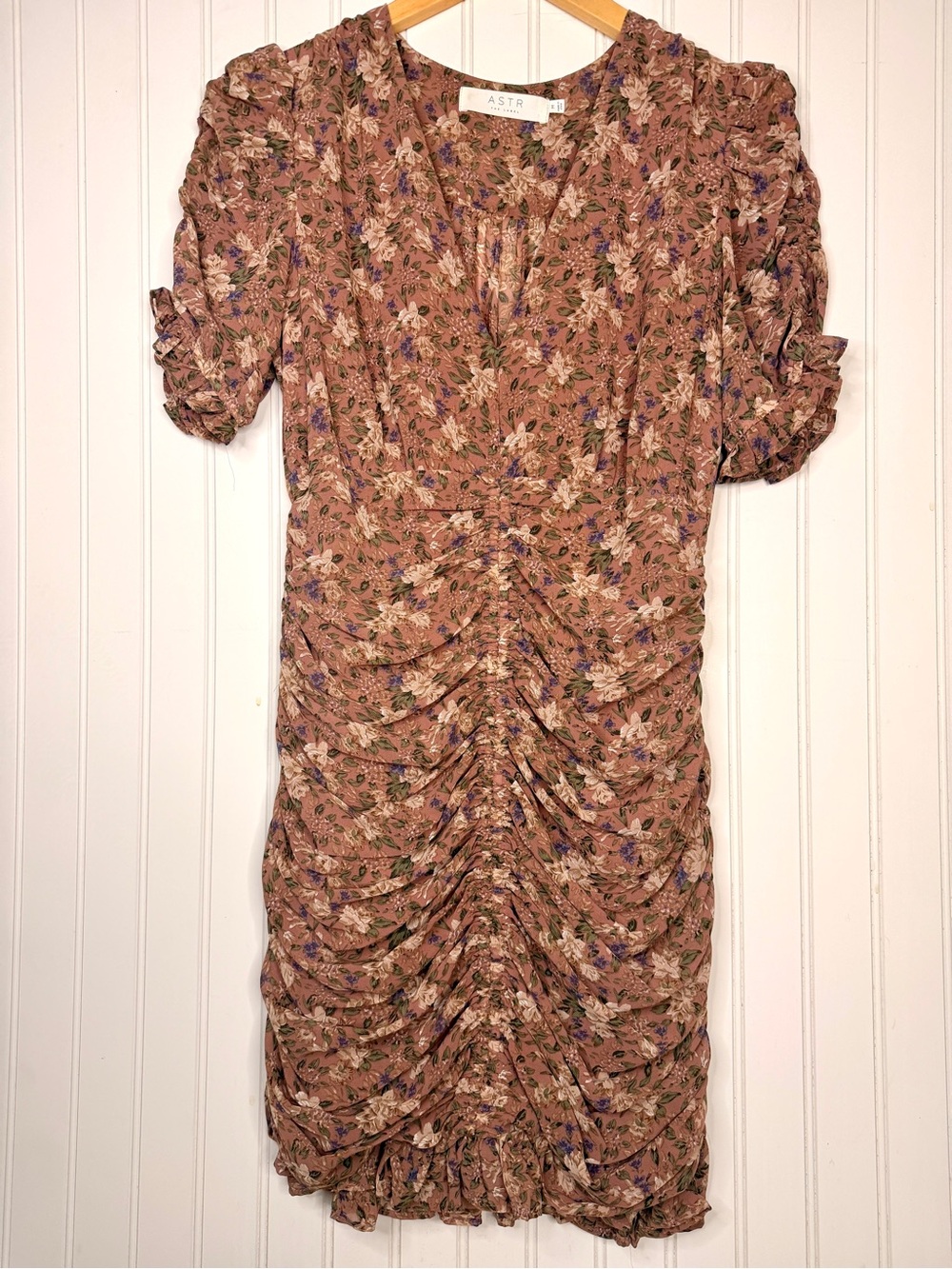 ASTR the Label Rust Floral Ruched V-Neck Mini Dress Sz M Puff Sleeve